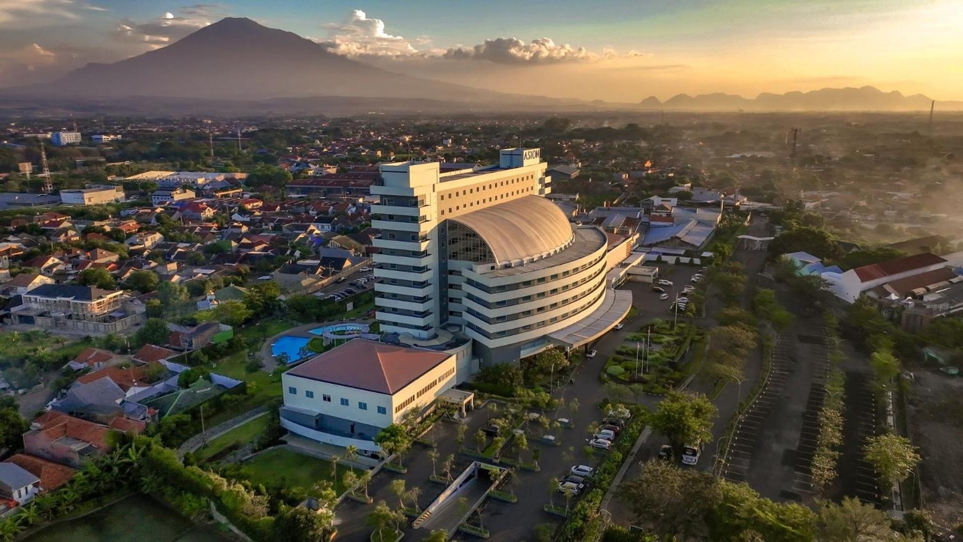 Aston Cirebon Hotel And Convention Center Exterior photo